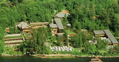 Top 15 Biggest Houses in the World in 2025