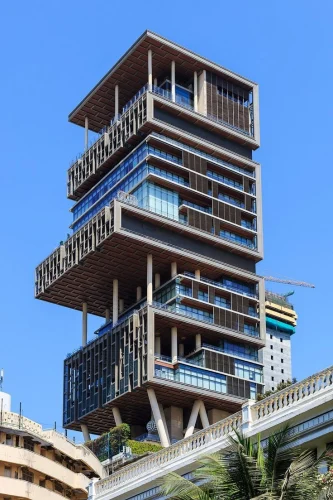 Top 15 Biggest Houses in the World in 2025
