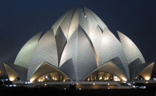 Minimalist vs. Maximalist design in India