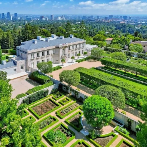 Top 15 Biggest Houses in the World in 2025