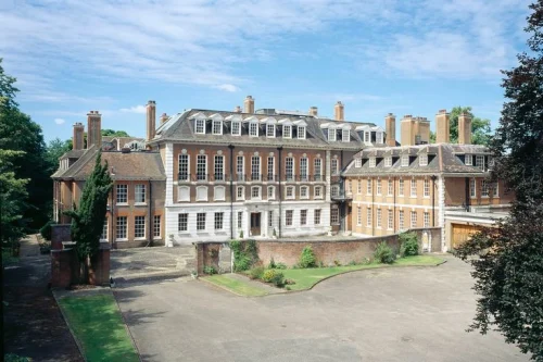 Top 15 Biggest Houses in the World in 2025